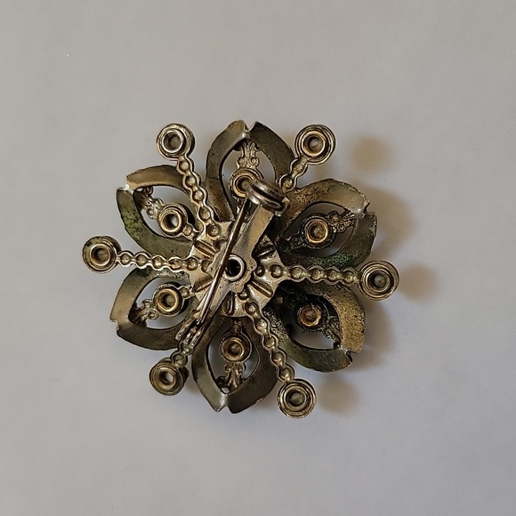 VINTAGE Flower Brooch with Iridescent Crystals - Picture 4 of 4